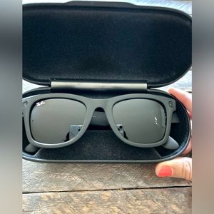 Ray-Ban Stories Wayfarer (Smart Glasses) with charging case